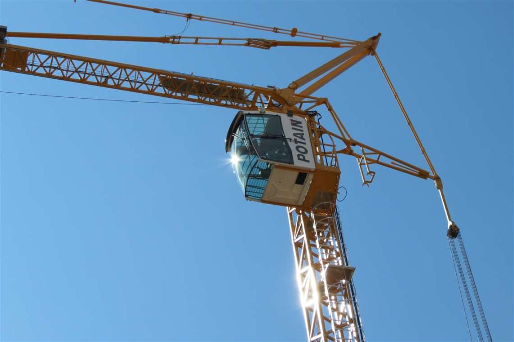 تاورکرینهای خودران (Self-Erecting Tower Cranes)
